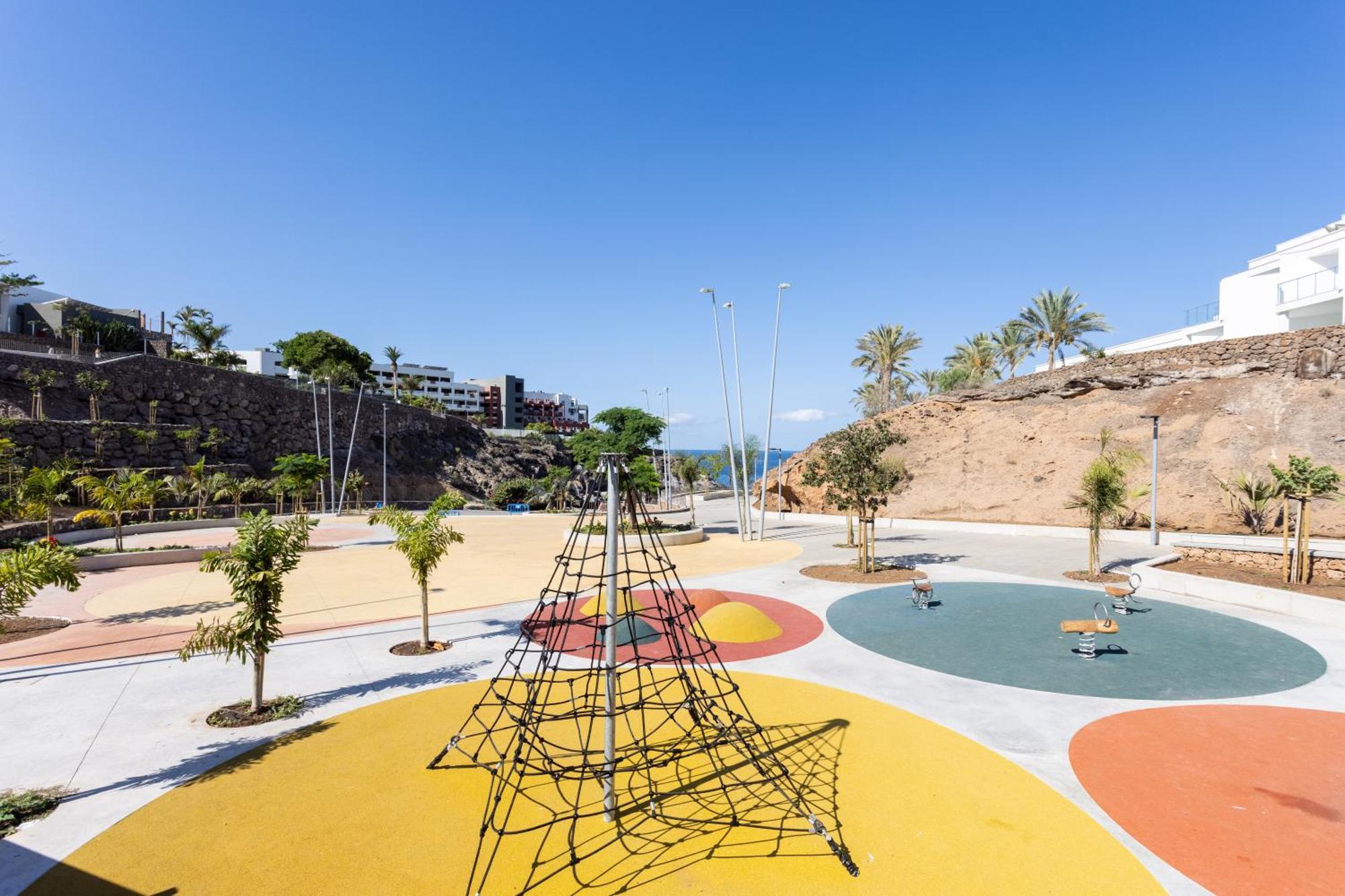 Apartment On The Paraiso Playa, Sea Views *